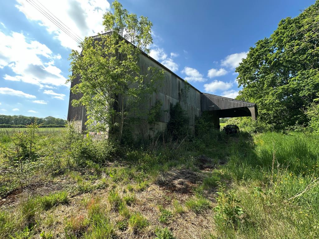 Lot: 80 - HALF AN ACRE OF FREEHOLD LAND WITH RETIRED BARN - External of retired commercial barn